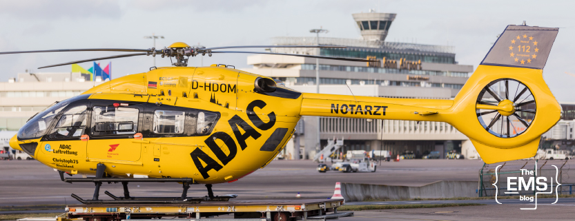 adac-notarzthubschrauber-in-deutschland-gelbes-rettungsflugzeug-auf-dem-flughafen-bereit-zum-einsatz