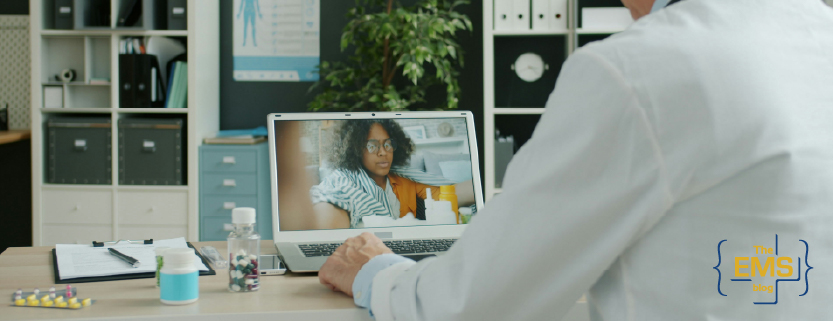 televisita-di-telemedicina-con-paziente-in-videochiamata-su-laptop-in-ambiente-clinico